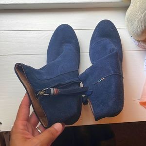 Tom’s NEVER WORN suede zip up booties